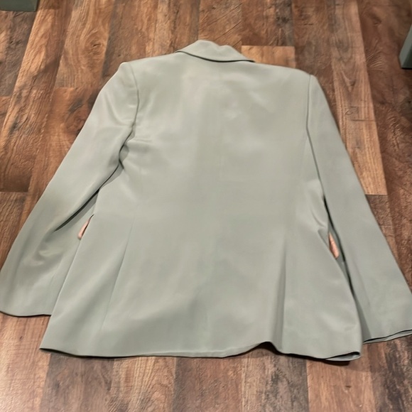 Silk Business Suit.  100% Silk!!!  Vintage.  Cuffed legs.  Pleated pant front. - Picture 10 of 14